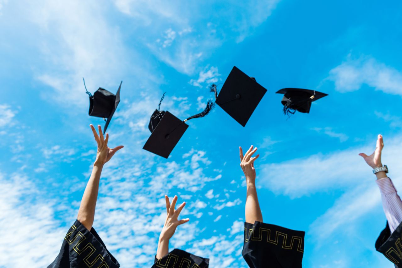 【畢業禮物懶人包】畢業禮物還能這樣送！給大學生 10 件畢業前一定要做的事 1